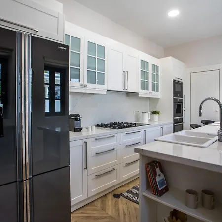 Lou فيلة Rhodes City